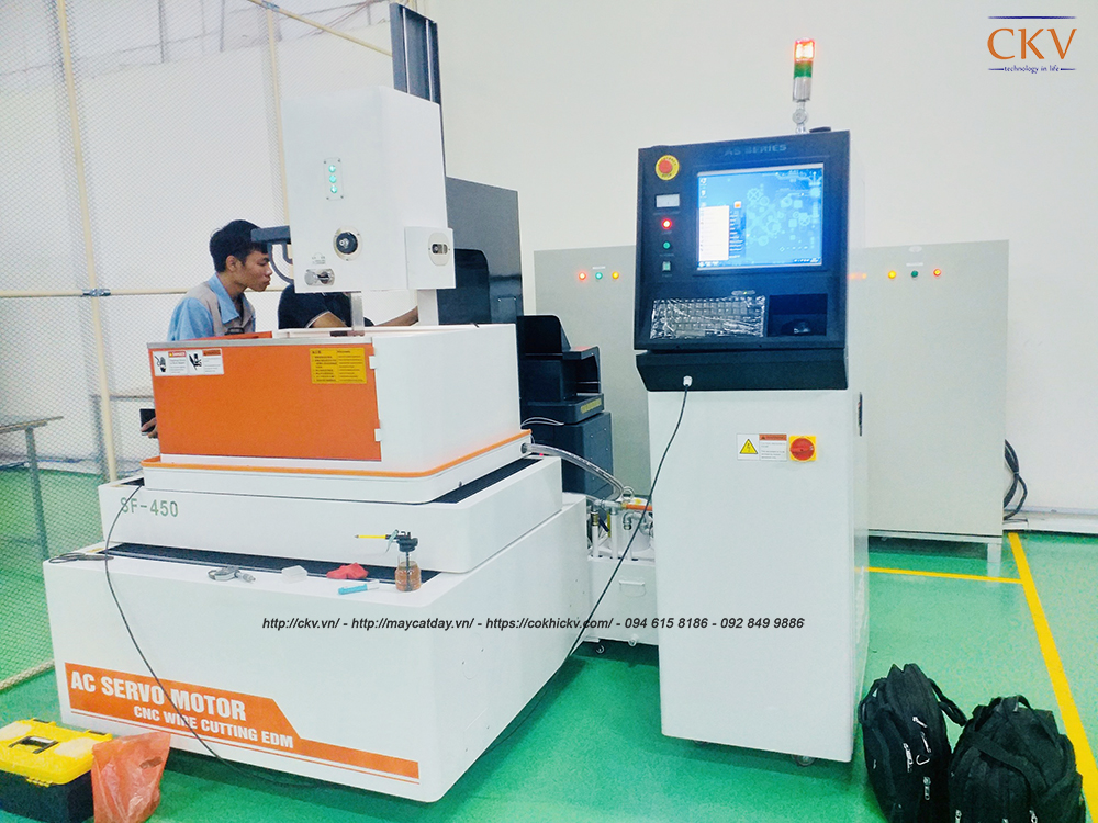 Máy cắt dây EDM tốc độ cao động cơ servo hiện đại